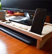Giá đỡ màn hình đa năng nhiều khoang chứa đồ tiện dụng KMT03