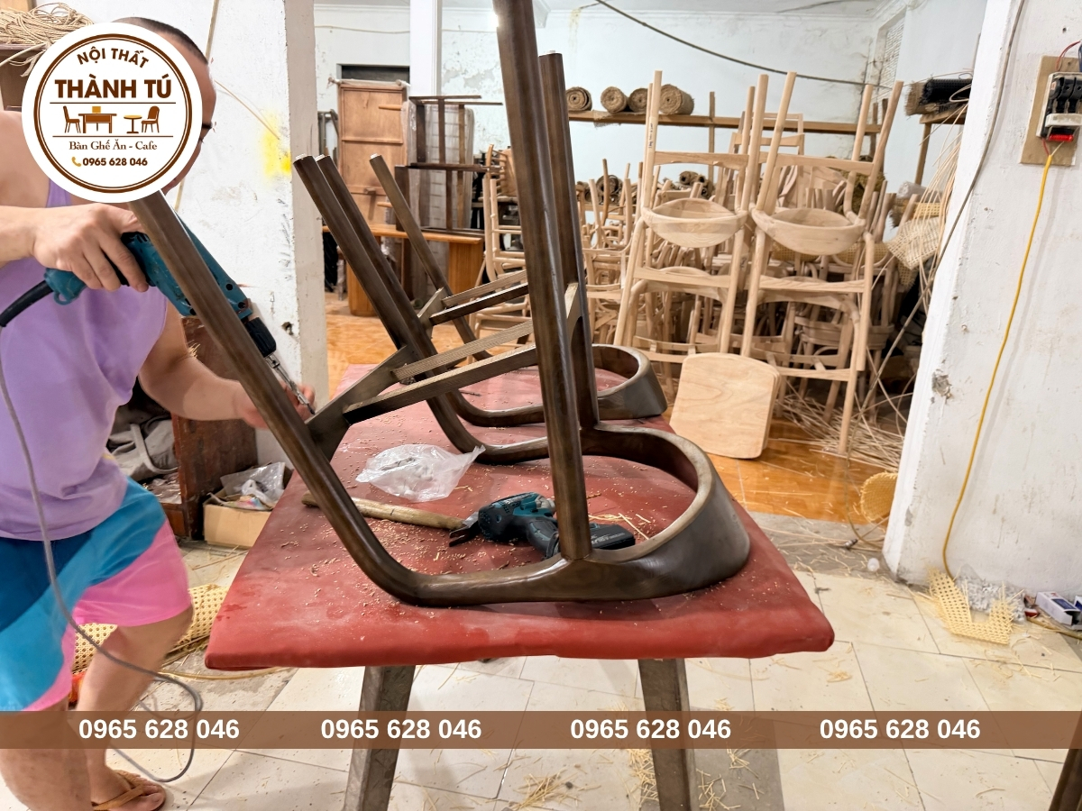 Bàn ghế trà sữa gỗ cao cấp ở Tuyên Quang