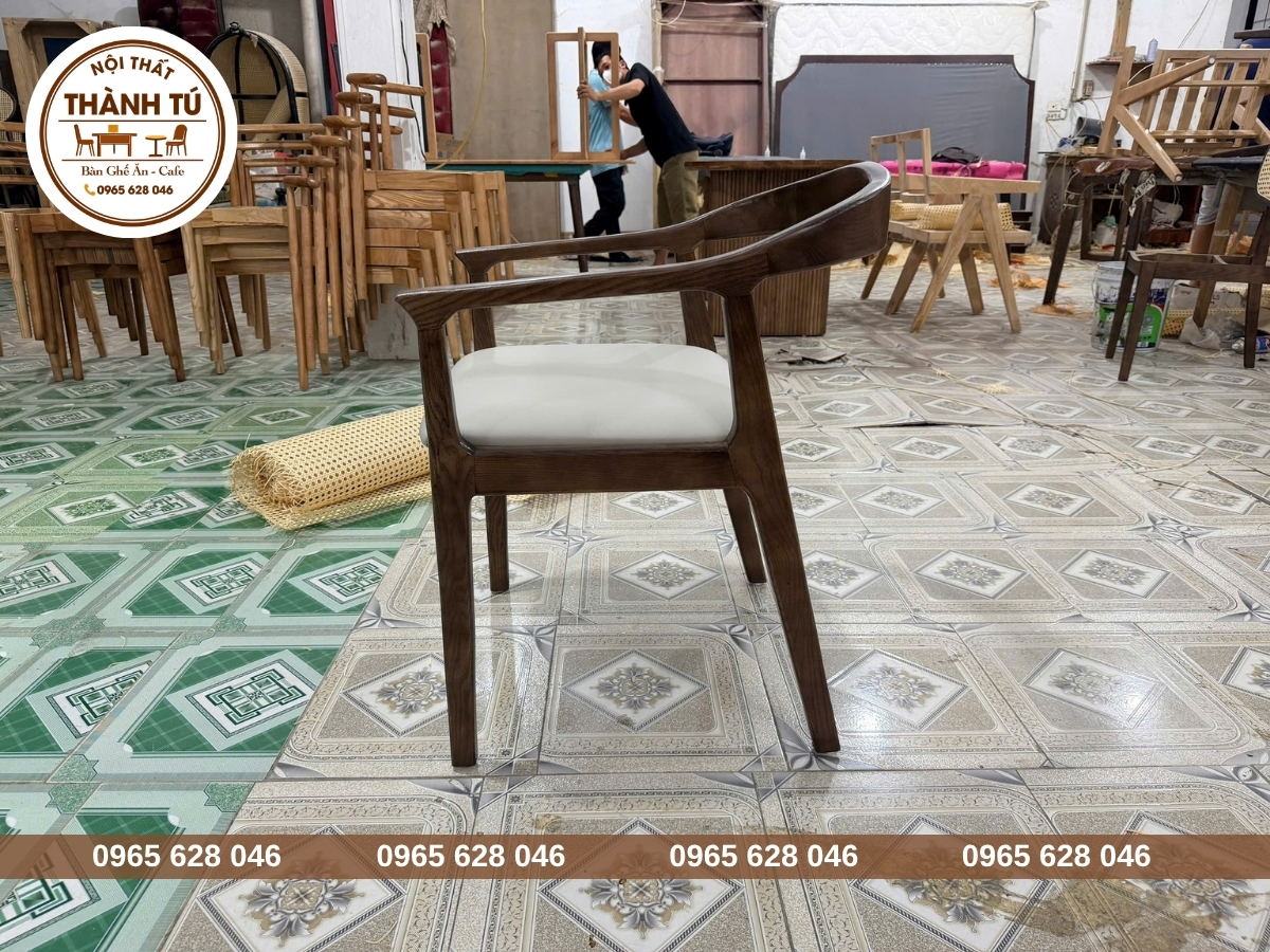 Ghế ăn gia đình tựa lưng cong