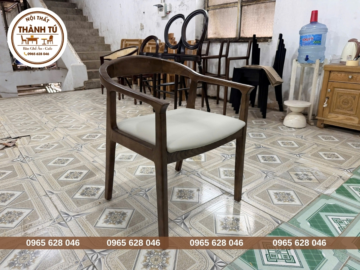 Ghế ăn gỗ tựa lưng cong