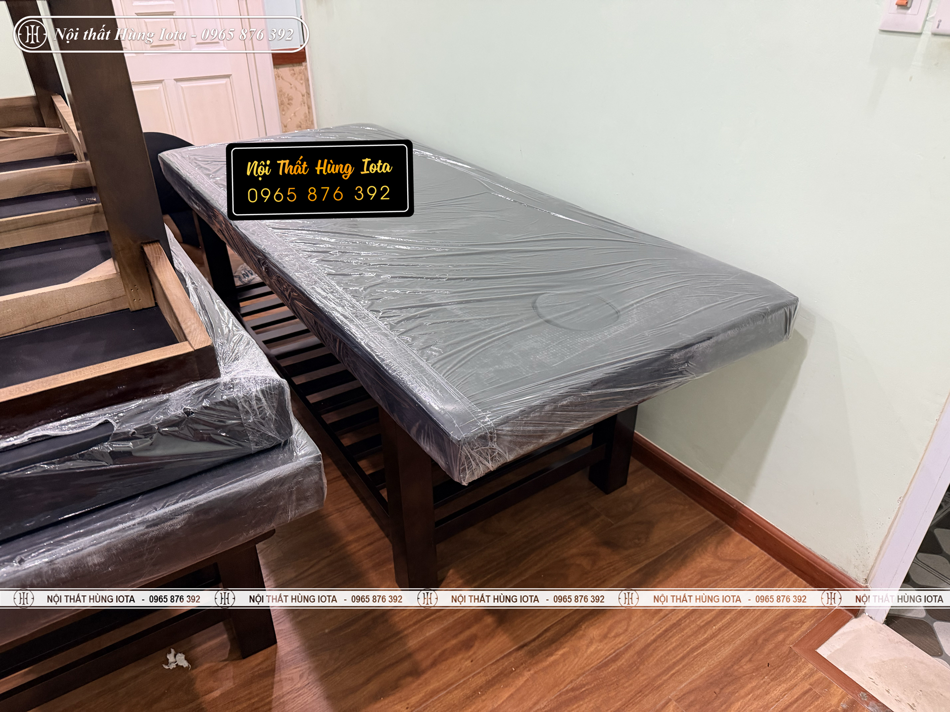 Giường spa màu nâu đen ở Mỹ ĐÌnh